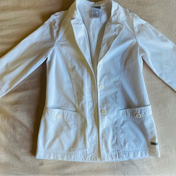Greys Anatomy Women’s 3-Button Long Sleeve White Lab Coat Scrub Top Size Size S - Picture 2 of 15